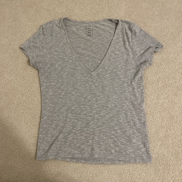Heather Grey V-Neck Short Sleeve Top - Picture 3 of 4